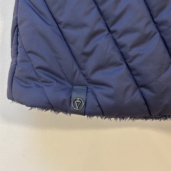 Luluemon Ivivva Girls Vest Reversible Sherpa Lined Quilted Athletic Size 14 - Picture 7 of 7